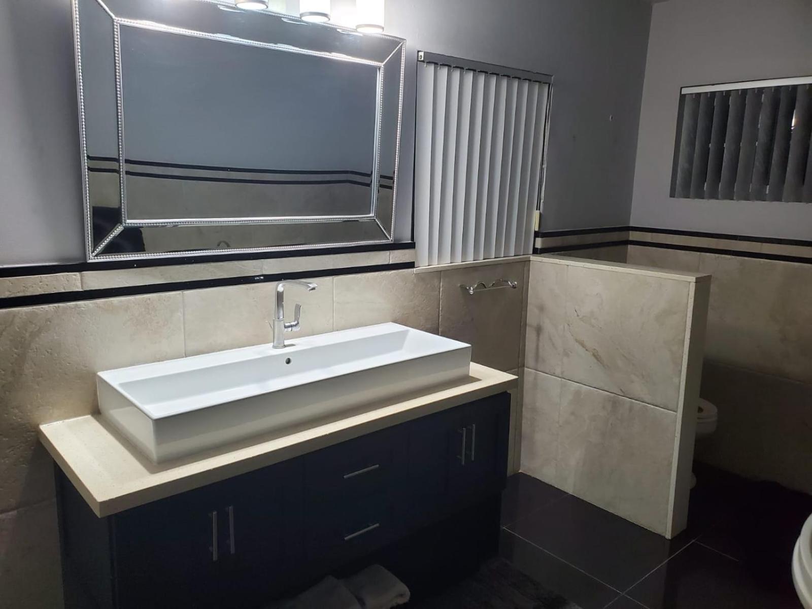 The Palms- Caribbean Estates -10 Minutes From The Beach- Gated Community Portmore Buitenkant foto
